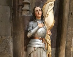 statue